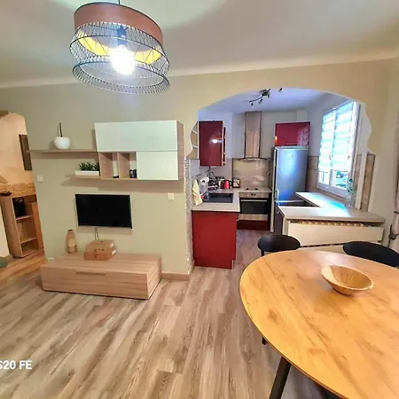 Cosy One Bedroom To 아파트 니스