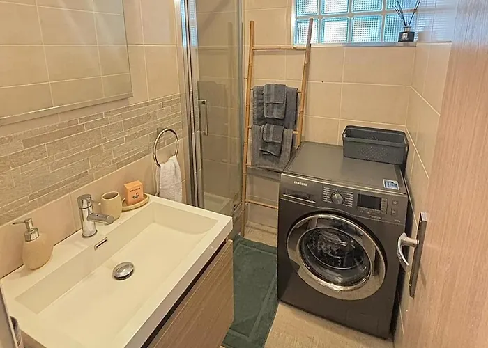 Cosy One Bedroom To 아파트