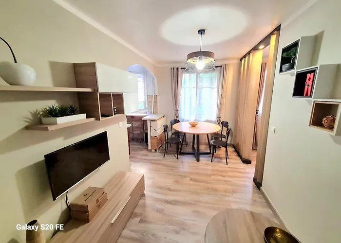 Cosy One Bedroom To 아파트 니스
