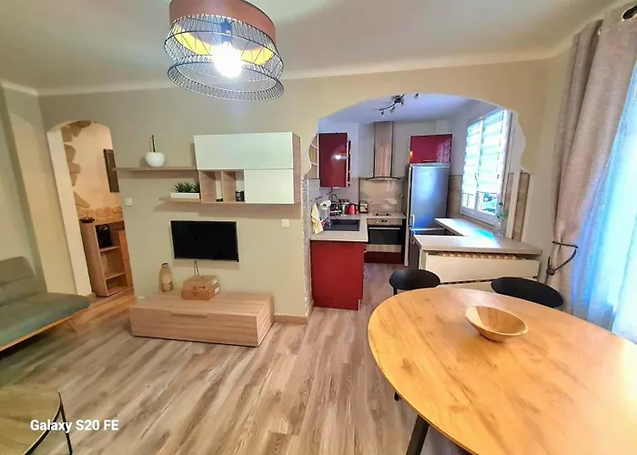 Cosy One Bedroom To 아파트 니스